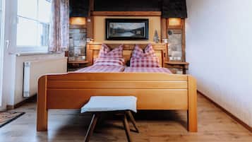 Habitación doble clásica, vista al jardín | Escritorio y wifi gratis