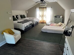 3 bedrooms, desk, WiFi, bed sheets - Waterfront dog-friendly home with private dock, paddleboards, kayaks, WiFi, AC (Goodview)