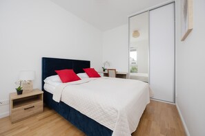 1 bedroom, bed sheets - Modern Apartment for 4 Guests by Renters (Warsaw)