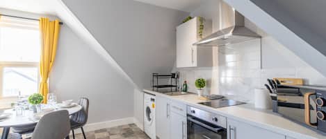 Fridge, microwave, oven, stovetop