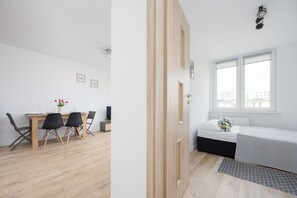 Shower, towels - Cozy Apartment With Parking by Renters (Warsaw)