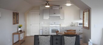 Bright, new country guesthouse - entire, separate apartment to yourself!