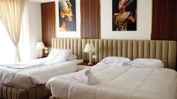 Habitación triple familiar, vista a la montaña | Insonorización, tabla de planchar con plancha y wifi gratis