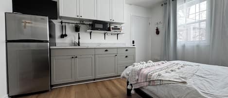 1 habitación, tabla de planchar con plancha, wifi gratis y ropa de cama