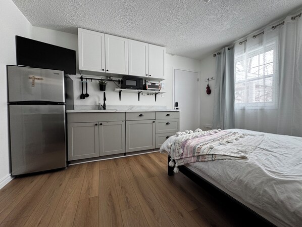 1 chambre, fer et planche à repasser, accès au Wi-Fi (inclus)