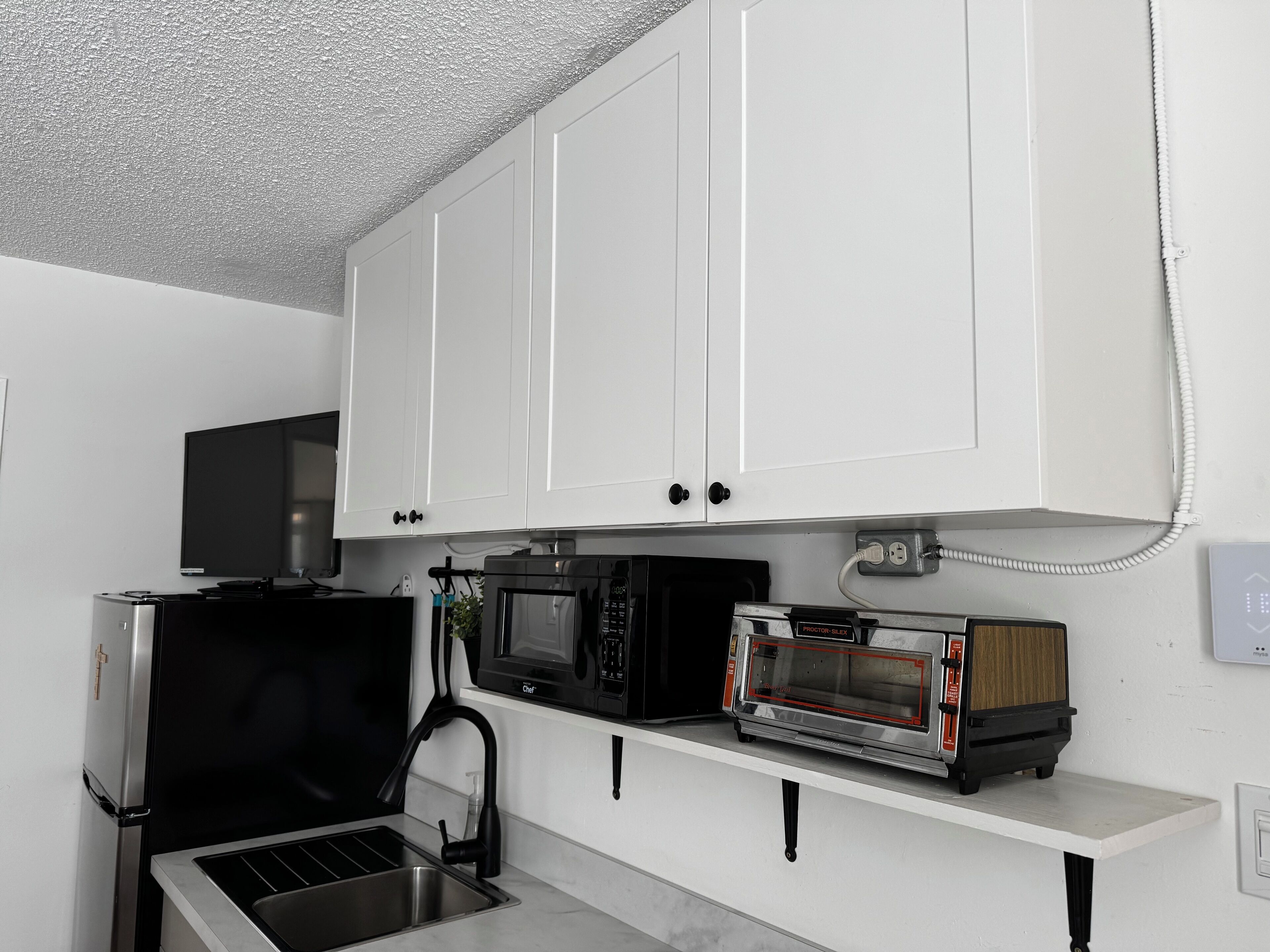 冰箱、微波炉、茶具/咖啡用具、电热水壶