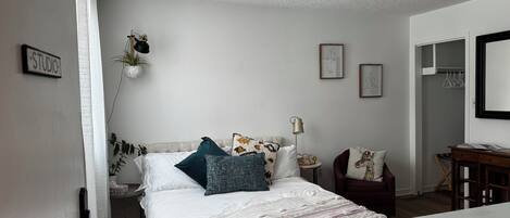 1 bedroom, iron/ironing board, free WiFi, bed sheets