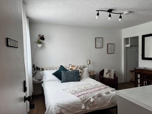 Studio with kitchenette in downtown Carleton Place.