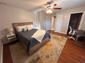 3 bedrooms, desk, iron/ironing board, travel crib