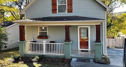 Charming 3-bed house near Baker Creek in south Knox! Pets Welcome!