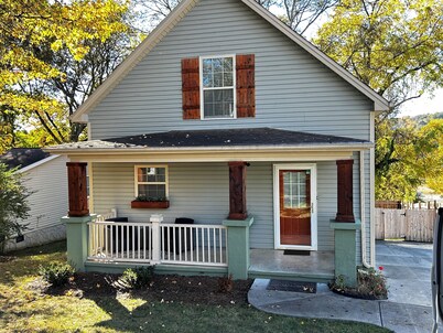 Charming 3-bed house near Baker Creek in south Knox! Pets Welcome!