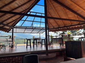 Az árban foglalt rendelésre készült meleg reggeli mindennap