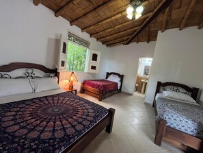 Classic Quadruple Room | Free cribs/infant beds, bed sheets - Finca Hotel San Miguel (Calarcá)