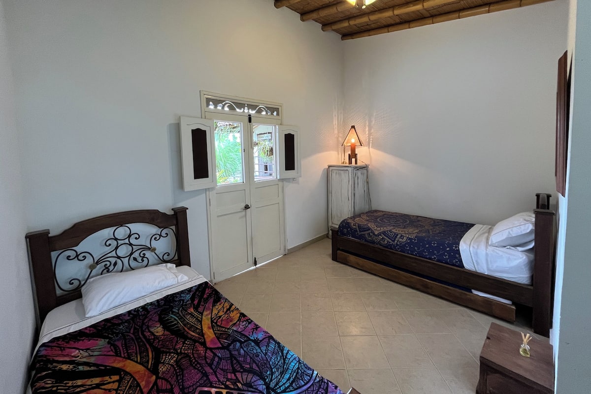 Standaard Twin kamer | Gratis babybedden, beddengoed