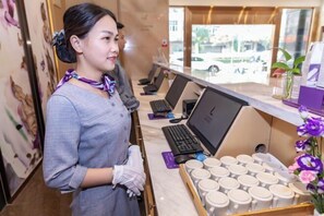 Business center - Lavande Hotel( Guangzhou Zengchen Xintang Light Rail Metro Station) (Guangzhou)