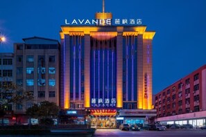 Exterior - Lavande Hotel( Guangzhou Zengchen Xintang Light Rail Metro Station) (Guangzhou)