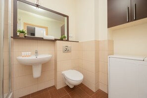 Shower, towels - Spacious Apartment Mokotów by Renters (Warsaw)