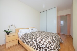 1 bedroom, bed sheets - Spacious Apartment Mokotów by Renters (Warsaw)