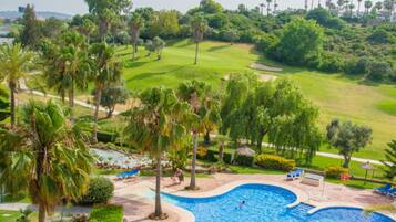 Apartamento | Piscina | Una piscina cubierta