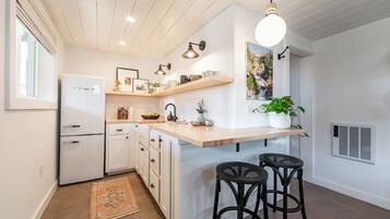 Fridge, microwave, coffee/tea maker, toaster