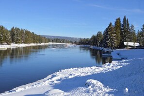 6 bedrooms, iron/ironing board, WiFi, bed sheets