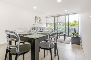 Exclusive Apartment, 2 Bedrooms, Balcony, City View | Dining room