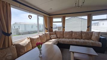 Chalet | Living area | TV, fireplace