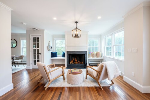Luxury Newport Home on Upscale Indian Ave. Close to Downtown Newport & Beaches!
