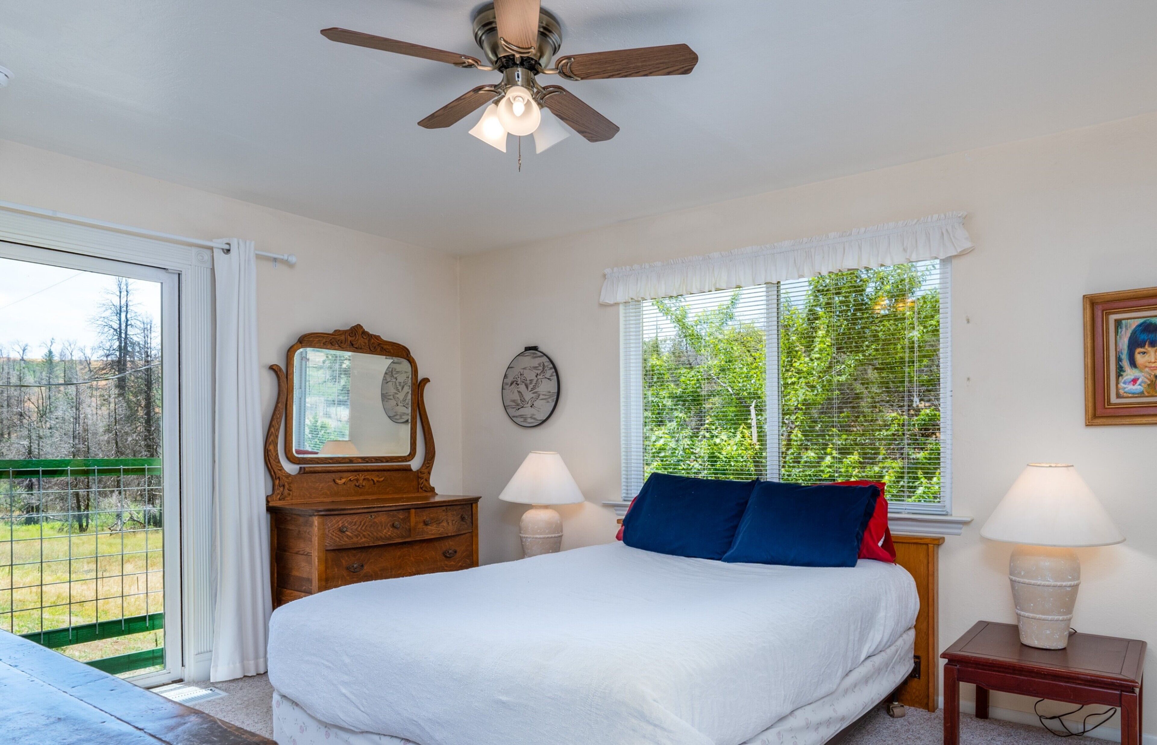 ハウス ベッド (複数台) キッチン マウンテンビュー (Jersey Meadows) | 3 室のベッドルーム、客室ごとに異なる装飾、客室ごとに異なるインテリア、ベッドシーツ