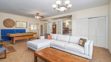 House, Multiple Beds, Kitchen, Mountain View (Jersey Meadows) | Living area | 42-inch flat-screen TV with digital channels