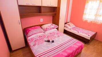 1 bedroom, WiFi, bed sheets