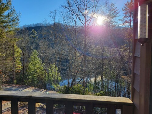 Charming 3-bedroom house with AC and WiFi in Topton near Nantahala Forest