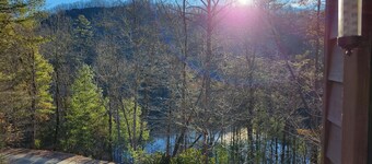 Charming 3-bedroom house with AC and WiFi in Topton near Nantahala Forest