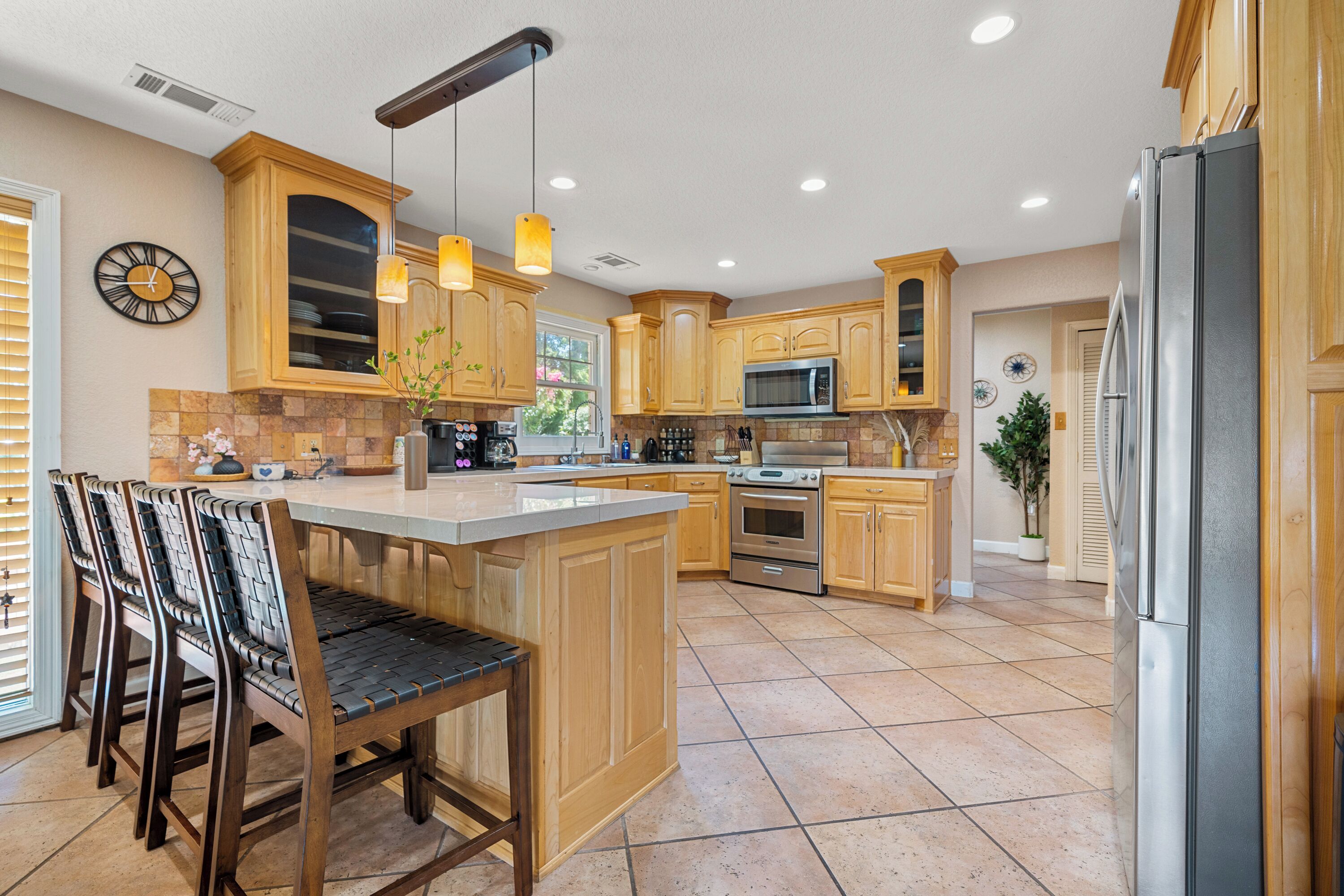 Kylskåp, mikrovågsugn, ugn och spishäll