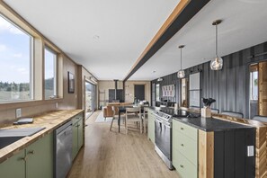 Fridge, microwave, oven, stovetop - The Nook Colorado - Park County (Jefferson)