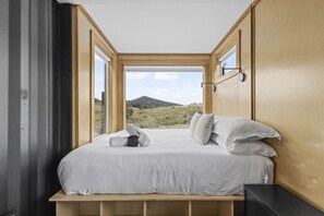 2 bedrooms, desk, travel cot, free WiFi