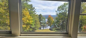 Cozy 2-bdrm, 3-season Adirondack cabin at tranquil Great Sacandaga Lake w/WiFi
