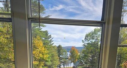 Cozy 2-bdrm, 3-season Adirondack cabin at tranquil Great Sacandaga Lake w/WiFi
