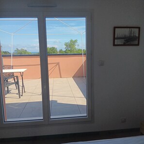 Interior - Apartment 34m2 large terrace sea view 2km beaches gr34. Pink granite hillsides (Trelevern)