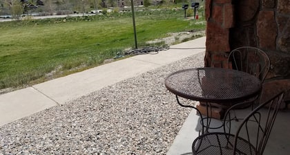 Rustique Boutique Mountain Resort King Suite for 2 - Free WIFI