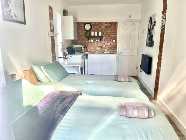 1 camera, ferro/asse da stiro, culla da viaggio, Wi-Fi