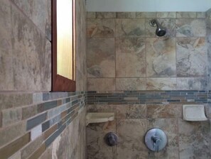 Handtücher, Seife, Toilettenpapier