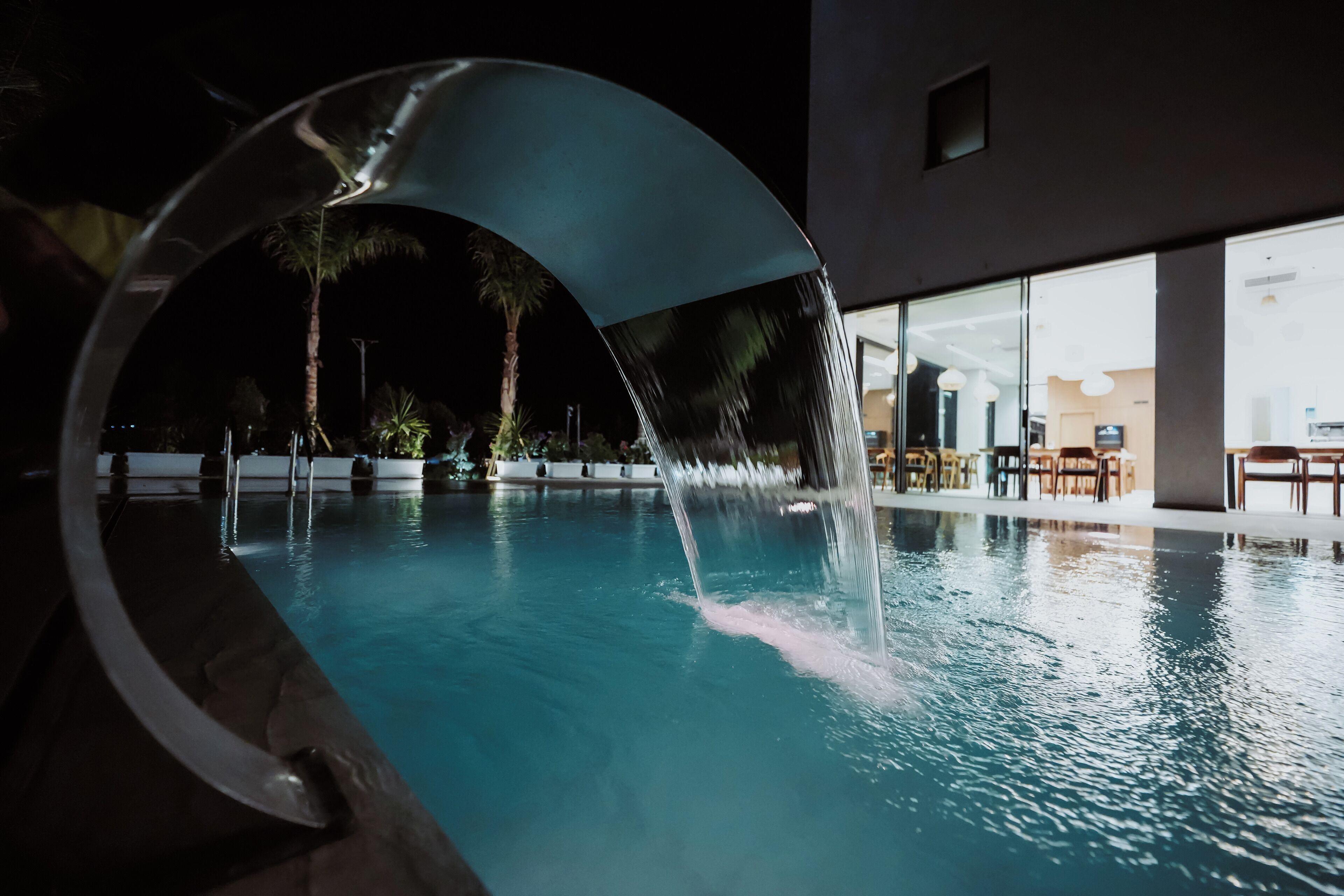 Piscina a l'aire lliure de temporada (horari: 09:00-20:00) i para-sols 