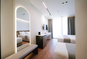 Luxury-Dreibettzimmer, Meerblick | Hochwertige Bettwaren, Pillowtop-Betten, Zimmersafe