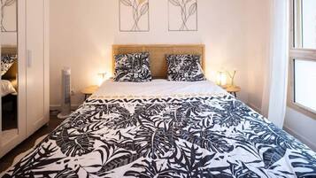 2 chambres, fer et planche à repasser, Wi-Fi, draps fournis