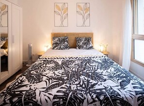 2 chambres, fer et planche à repasser, Wi-Fi, draps fournis