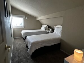 4 bedrooms, iron/ironing board, WiFi, bed sheets - Cozy 4-bedroom house in pleasant Nice with AC, WiFi beautiful view of the lake  (Nice)