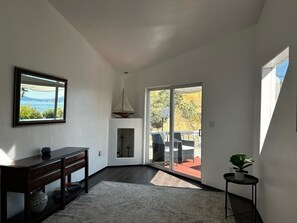 Interior - Cozy 4-bedroom house in pleasant Nice with AC, WiFi beautiful view of the lake  (Nice)