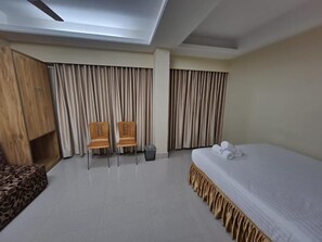 Phòng Suite Deluxe | 1 phòng ngủ, bàn, khu vực làm việc phù hợp cho laptop