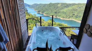 Cabaña Confort, 1 cama matrimonial, vista al lago | Tina de hidromasaje